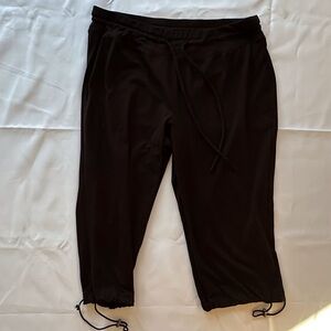 Green‎ Tea elastic waist capri sweats casual black loungewear women’s small